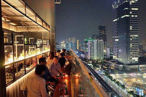 5 Tempat Ngopi View LRT di Jakarta, Ada yang di Lantai 17!