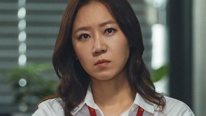 Sementara itu, Yu Bo Na terlihat khawatir dengan insiden penembakan yang meniru motif Kingfisher. Situasi yang makin rumit di A Bona Fide Killer bisa kamu saksikan malam ini, Jumat (11/9) dan episode terakhirnya besok, Sabtu (12/9/2026). (Foto: dok. SBS)