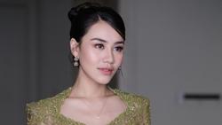 Pesona Aaliyah Massaid Berkebaya Hijau saat Kondangan, Cantik Manglingi