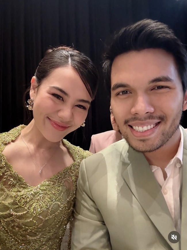 Beberapa juga menyebut penampilan Aaliyah terlihat manglingi dengan riasan dan gaya rambut tersebut. Pangling si ini style rambutnya bgusss, tulis salah satu komentar. Aal manglingin amat ssih cantik nya, komentar lain. Foto: Instagram/@aaliyah.massaid