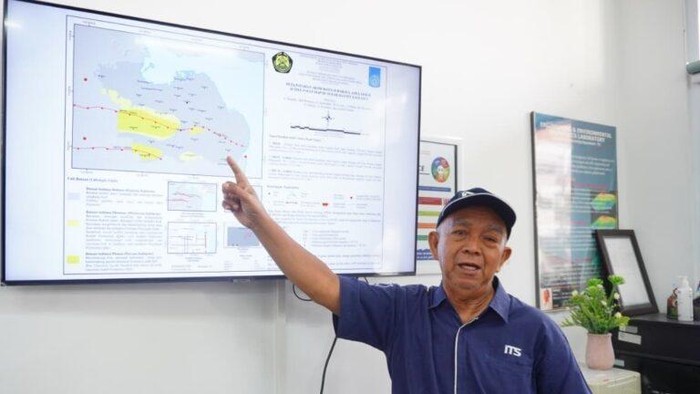 Ahli Mitigasi Bencana ITS Dr Ir Amien Widodo jelaskan soal patahan yang ada di Surabaya.