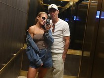 Sweet! Robert Lewandowski Kasih Banyak Buket Bunga di HUT Istri