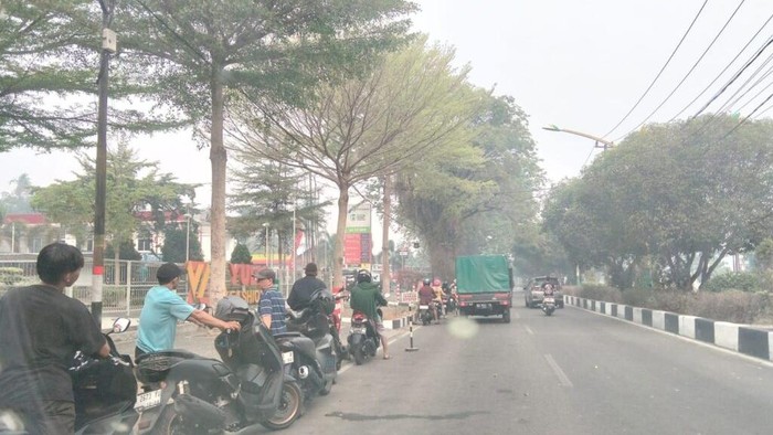 Antrean kendaraan di SPBU Jl Diponegoro Palangka Raya pada Jumat (11/9/2026) pagi. (Istimewa/Dokumentasi warga)