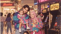 Ada juga Lesti Kejora dan Rizky Billar yang join tren. Foto: dok instagram Raffi, Gading, Lesti Kejora, Omesh, Ashanty