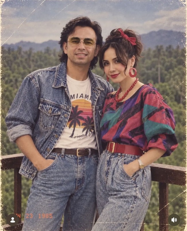 Tak sendirian, foto Raffi Ahmad berdua dengan sang istri, Nagita Slavina tak kalah curi atensi. Meski hanya hasil editan AI, namun keduanya terlihat cocok berpenampilan ala tahun 80an. Foto: Instagram