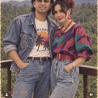Tak sendirian, foto Raffi Ahmad berdua dengan sang istri, Nagita Slavina tak kalah curi atensi. Meski hanya hasil editan AI, namun keduanya terlihat cocok berpenampilan ala tahun 80an. Foto: Instagram
