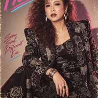 Soimah jika berada di tahun 80an. Kenakan blazer dengan potongan pundak yang tegas dipadukan gaya rambut curly yang dibiarkan terurai dan mengembang membuat penampilannya tampak berbeda jauh dengan saat ini. Foto: Instagram