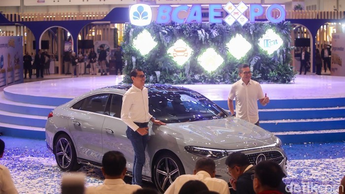 Pengunjung memadati BCA Expo 2026 saat pembukaan di ICE BSD, Tangerang, Banten, Jumat (11/9/2026).