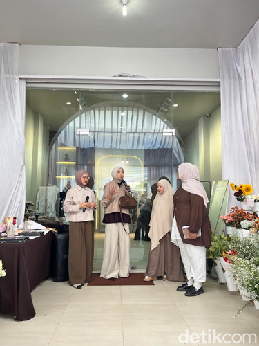 Brand fashionloka, Gamaleeal resmi re-opening gerai fisiknya dengan konsep clean & casual di Tangerang. Langkah ini diambil untuk menggaet Gen Z serta menjawab tantangan pasar.