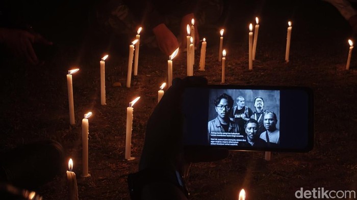 Doa bersama wartawan Bandung untuk 5 jurnalis yang hilang saat hendak meliput Gunung Anak Krakatau.