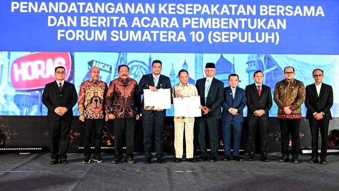 Penandatanganan MoU Forum Sumatera 10 di Medan.