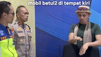 Pas banget guys, sebelah lampu merah itu kantor polisi karena sih angkotnya abis serempet terus kabur, kata Sajidah. Foto: Instagram @genhalilintar