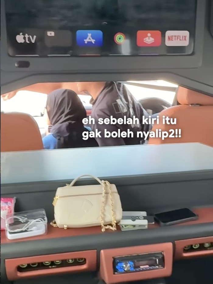 Mobil Gen Halilintar diserempet