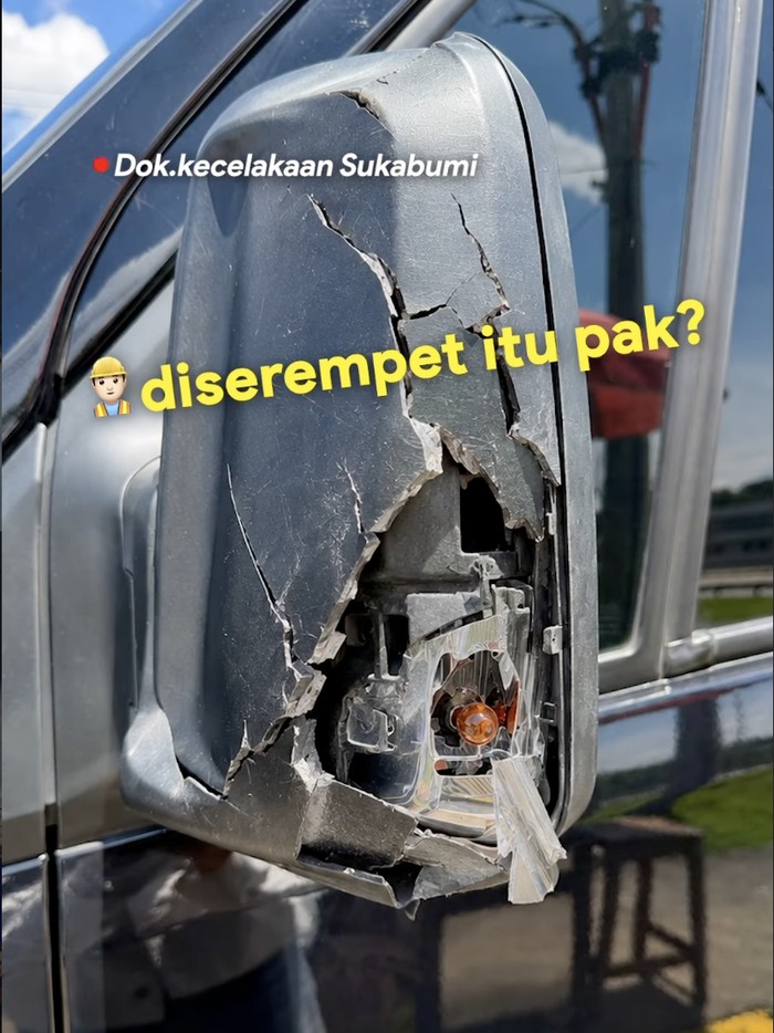 Mobil Gen Halilintar diserempet