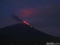 Pendaki Nekat Naik ke Puncak Ile Lewotolok saat Erupsi