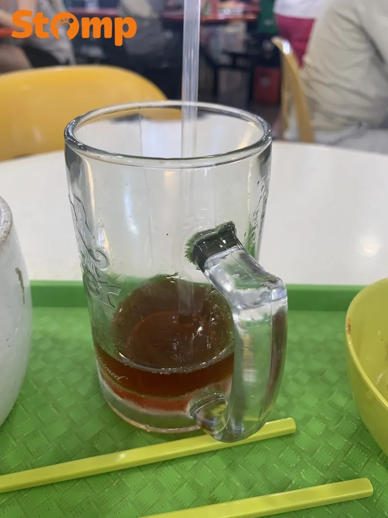 Hiii! Wanita Ini Hampir Telan Kecoak Saat Minum Teh Hiii! Wanita Ini Hampir Telan Kecoak Saat Minum Teh