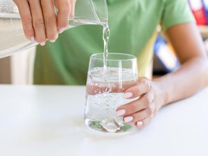 Ini yang Terjadi pada Tubuh Jika Tidak Minum Air Putih di Pagi Hari