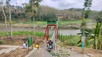 Jembatan Garuda Termangu menghubungkan Desa Ternyang, Kecamatan Sumberpucung, dengan Desa Mangunrejo, Kecamatan Kepanjen. Nama Termangu merupakan singkatan dari Ternyang dan Mangunrejo.