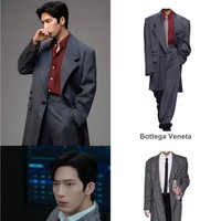 Gaya khas eksekutif muda ala Luke makin terpancar lewat penampilan Jing Boran saat memakai coat abu-abu Bottega Veneta dan overcoat berbahan wol dari Valentino. Foto: Dok. Weibo, Netflix, Instagram