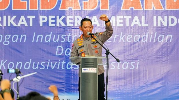 Kapolri Jenderal Listyo Sigit Prabowo menghadiri Konsolidasi Akbar FSPMI di Cikarang, Bekasi
