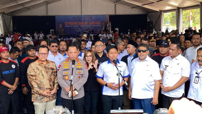 Konsolidasi Akbar Federasi Serikat Pekerja Metal Indonesia (FSPMI) di Kawasan Industri MM2100, Kabupaten Bekasi, Jawa Barat, Jumat (11/9/2026).