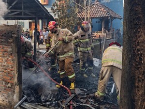 Garasi di Pleret Bantul Terbakar, 2 Mobil dan 1 Motor Hangus