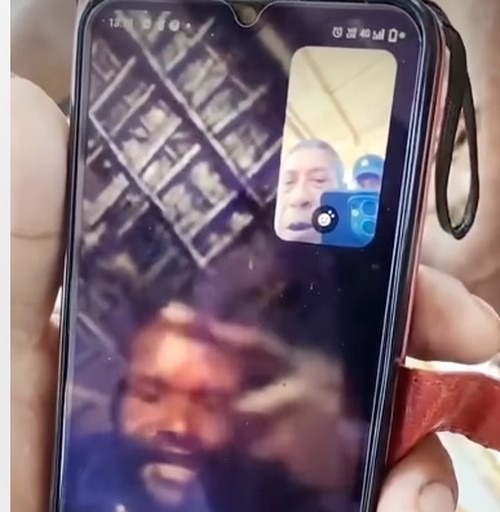 Tangkapan layar video call diduga anggota KKB dengan keluarga korban yang dibunuh.