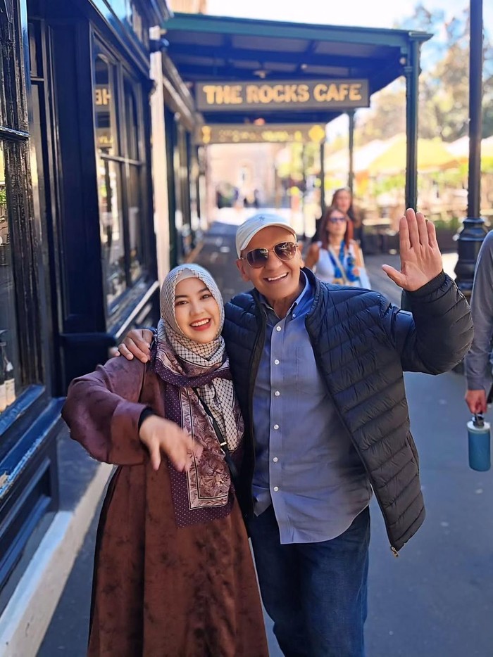 Mark Sungkar dan istri