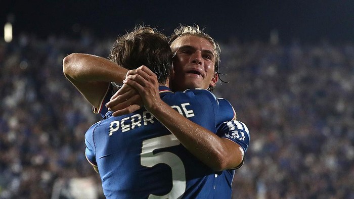 COMO, ITALY - SEPTEMBER 10: Maximo Perrone of Como 1907 celebrates scoring his teams fourth goal with Nico Paz during the UEFA Champions League 2026/27 League Phase MD1 match between Como 1907 and RB Leipzig at Giuseppe Sinigaglia Stadium on September 10, 2026 in Como, Italy. (Photo by Marco Luzzani/Getty Images)