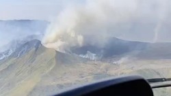 Kebakaran Sabana Dekat Bukit Teletubbies Gunung Bromo Belum Padam