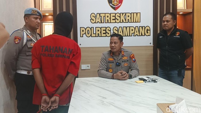 Pelaku pembunuhan nelayan di Sampang saat diamankan polisi