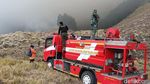 Petugas Gabungan Berjibaku Padamkan Karhutla Bromo