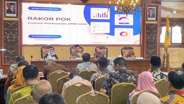 Pemkab Batang menggelar Rapat Koordinasi Pengendalian Operasional Pembangunan (RAKORPOK) Triwulan II Tahun 2026 di Aula Bupati Batang, Kabupaten Batang.