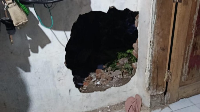 Penampakan lubang yang dibuat Maling di Pasuruan