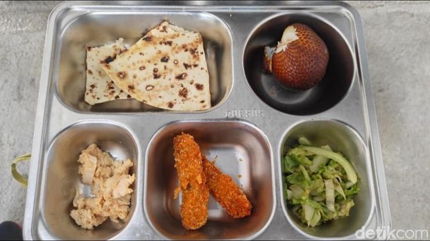 Penampakan menu MBG yang menyebabkan 352 siswa keracunan di Kecamatan Batukliang, Lombok Tengah, NTB. Penampakan menu MBG yang menyebabkan 352 siswa keracunan di Kecamatan Batukliang, Lombok Tengah, NTB.