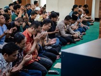 Polda Metro Gelar Doa Bersama untuk 5 Jurnalis Hilang di Anak Krakatau