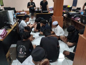 6 Remaja Pamer Sajam di Jalanan Mataram Jadi Tersangka, 5 Orang Ditahan