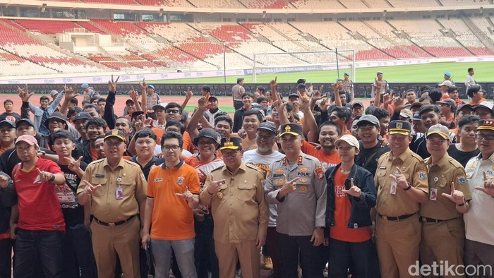 Pramono Anung menghadiri Apel Siaga Jakarta bersama The Jakmania di kawasan GBK. (Brigitta/detikcom)