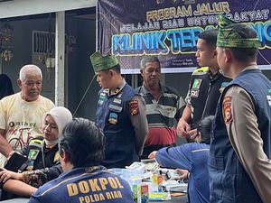 Program Jalur Polda Riau Buka Klinik Terapung Gratis di Pesisir Pekanbaru