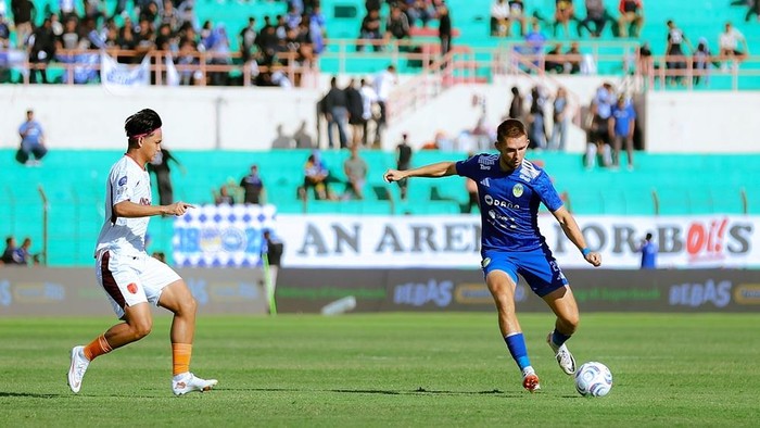 Bek PSIM Jogja Ondrej Rudzan saat tampil di laga melawan Persita Tangerang, Sabtu (5/9/2026).