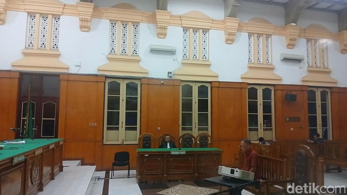 Sidang putusan di ruang Cakra 1 Pengadilan Negeri Medan, Jumat (11/9/2026) malam