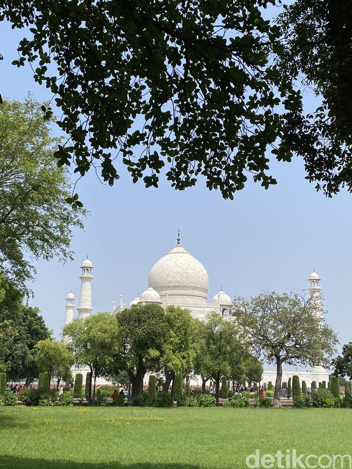Taj Mahal.