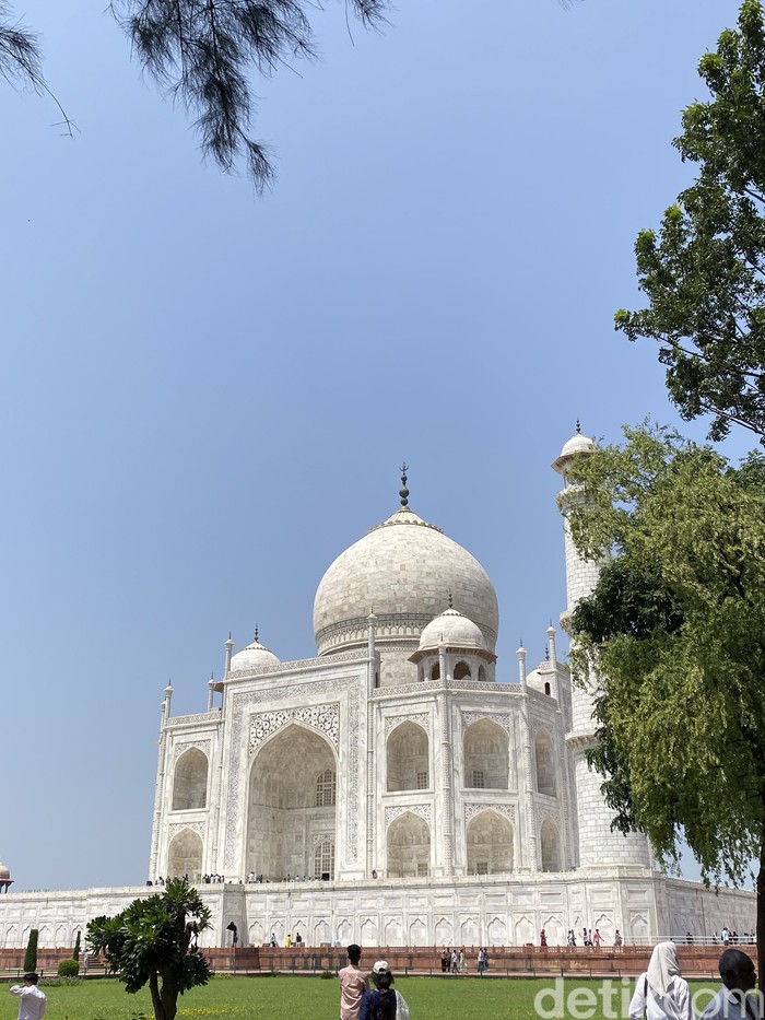Taj Mahal.