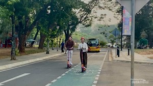Keliling TMII Naik Skuter, Ini Tips, Cara Sewa, dan Harganya