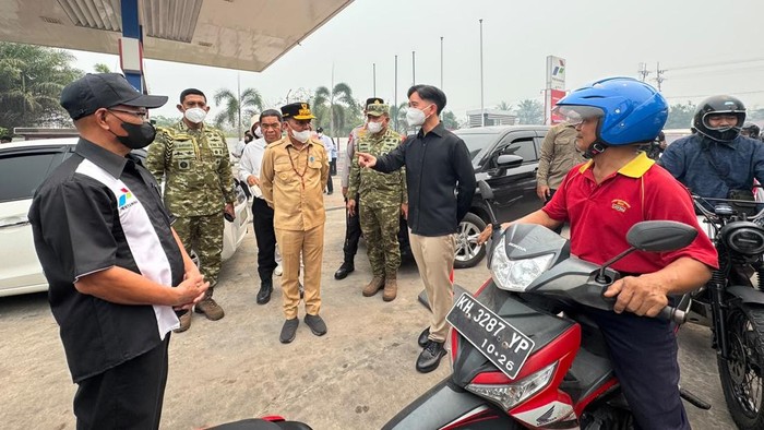 Wakil Presiden Gibran Rakabuming Raka melakukan pengecekan dadakan pada salah satu SPBU di Palangka Raya usai menemukan adanya antrean panjang warga membeli BBM, Kamis (11/9/2026).
