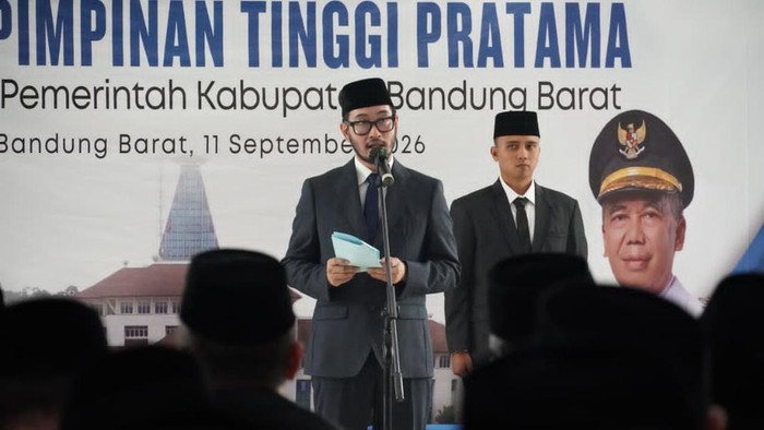 Bupati Bandung Barat, Jeje Ritchie Ismail Saat Lantik 11 Pejabat