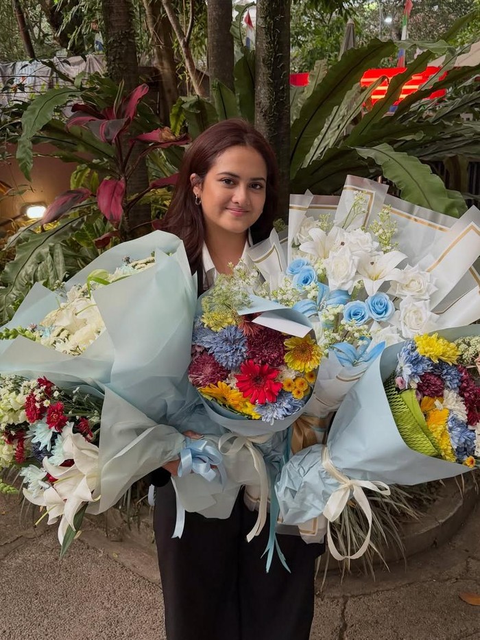 Putri Ersa Mayori jadi Sarjana Teknik Penerbangan