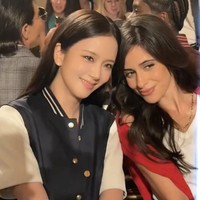 Selama event berlangsung, pelantun CLICK itu bersanding dengan Camila Cabello di front row. Peragaan busana tersebut menjadi ajang reuni keduanya setelah empat tahun. Camila sempat menjadi bintang tamu kejutan di konser BLACKPINK. Foto: dok. X