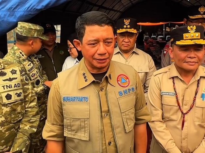 Kepala BNPBLetjenSuharyanto dan Gubernur KaltengAgustiarSabran di PalangkaRaya. (dok Humas Pemprov Kalteng)
