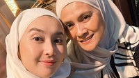 Kevin Liliana begitu terpukul kehilangan ibundanya untuk selamanya. Maahh, mamah cantiikkk. Kangen sekali mah rasanya, padahal kaka udah biasa jauh dari Mamah. Tapi ini sakit sekali rasanya mah, kangen tapi gak bisa liat mamah lagi, gak bisa peluk mamah lagi, tulisnya dilihat di Instagram, Sabtu (12/9/2026). (Foto: dok Instagram kevinlln)